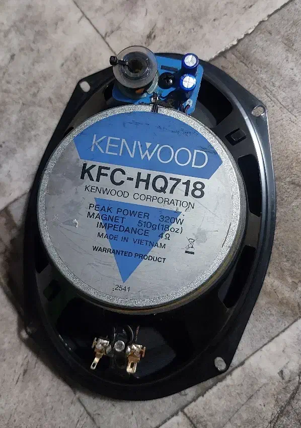 باند ۷۱۸ کنوود|قطعات یدکی و لوازم جانبی|ری, سرتخت|دیوار