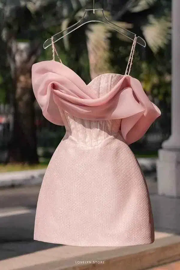 لباس مجلسی کوتاه|لباس|خسروشاه, |دیوار