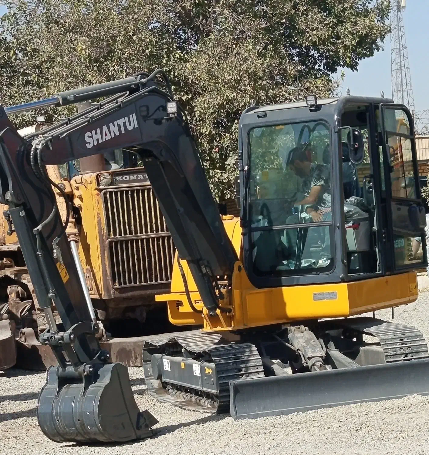 اجاره مینی بیل،بابکت،همراه با پیکور ،کندن استخر،|خدمات پیشه و مهارت|محمدشهر, محمدشهر|دیوار