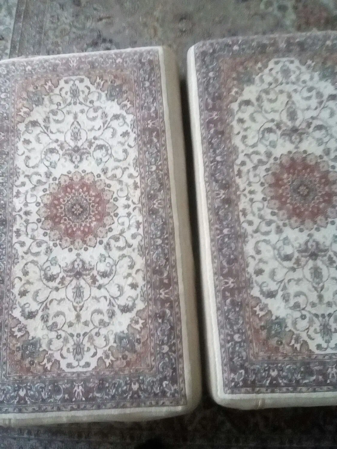 پشتی رویه مخمل گردوبی ست با فرش چهار تا|پشتی|بروجرد, |دیوار