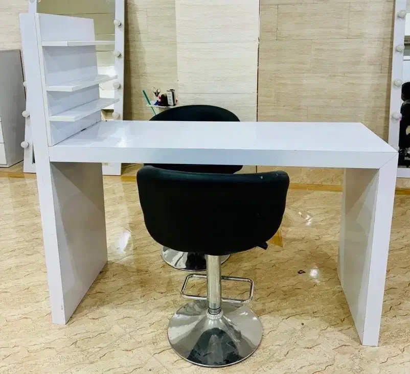 میز ناخن مانیکور|آرایشگاه و سالنهای زیبایی|بردخون, |دیوار