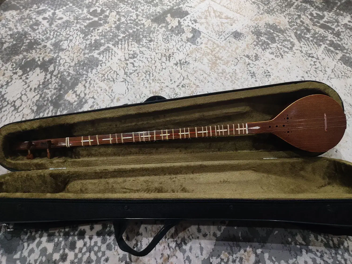 سه تار بیژن تبار|سازهای سنتی|اصفهان, سیچان|دیوار