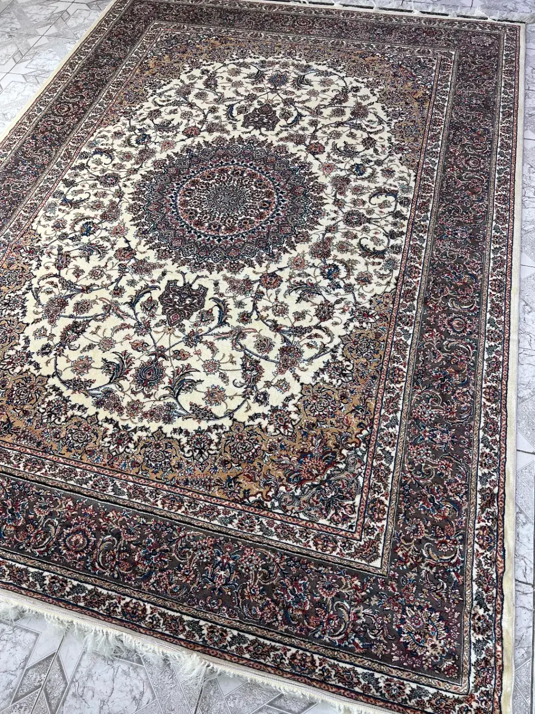 فرش ۹ متری تک|فرش|اصفهان, ارزنان|دیوار