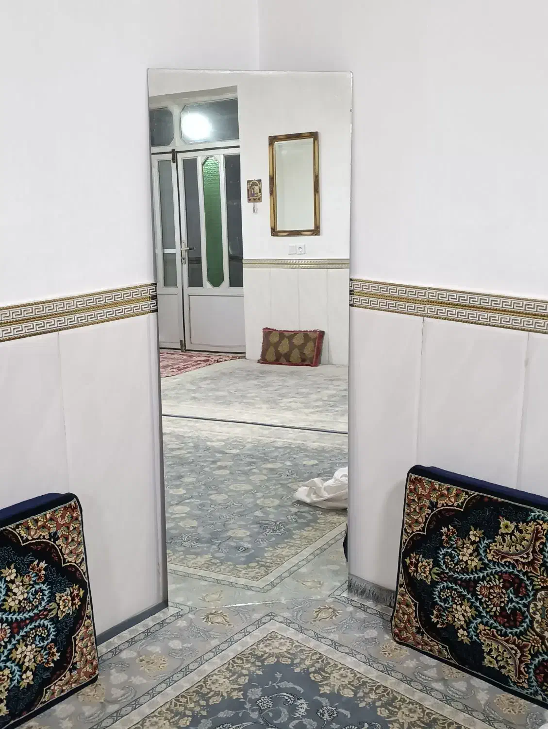 آینه‌|آینه|صحنه, |دیوار