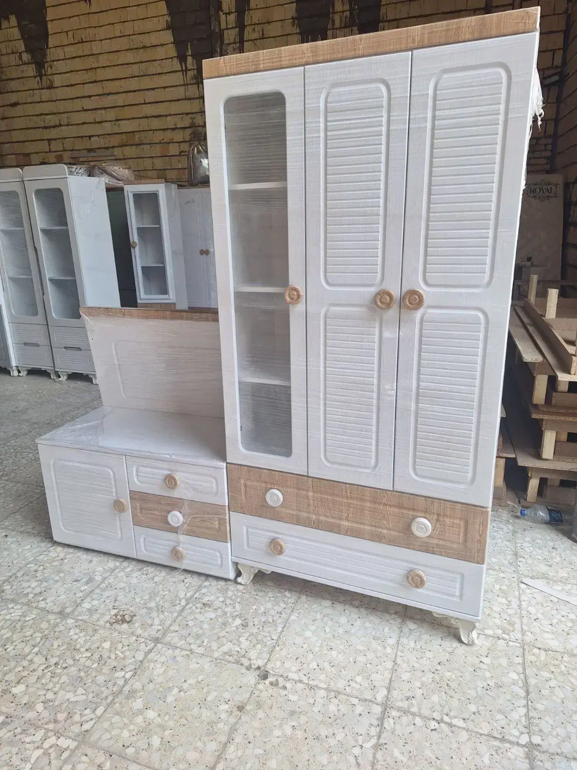 - ویترین ۳ درب با روکش وکیوم ترک|اسباب و اثاث بچه|اصفهان, منتظرالمهدی|دیوار