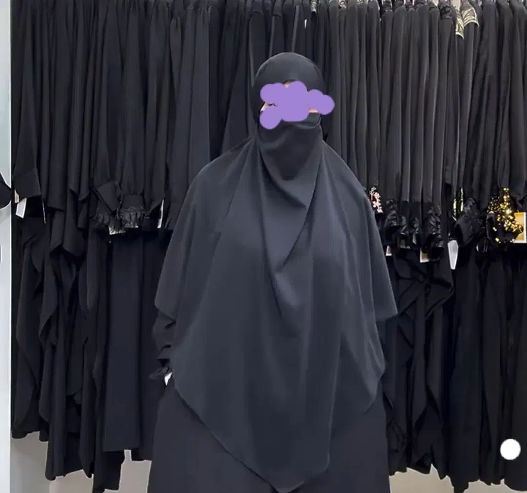 مغنه نو|لباس|رباط‌کریم, نصیرشهر|دیوار