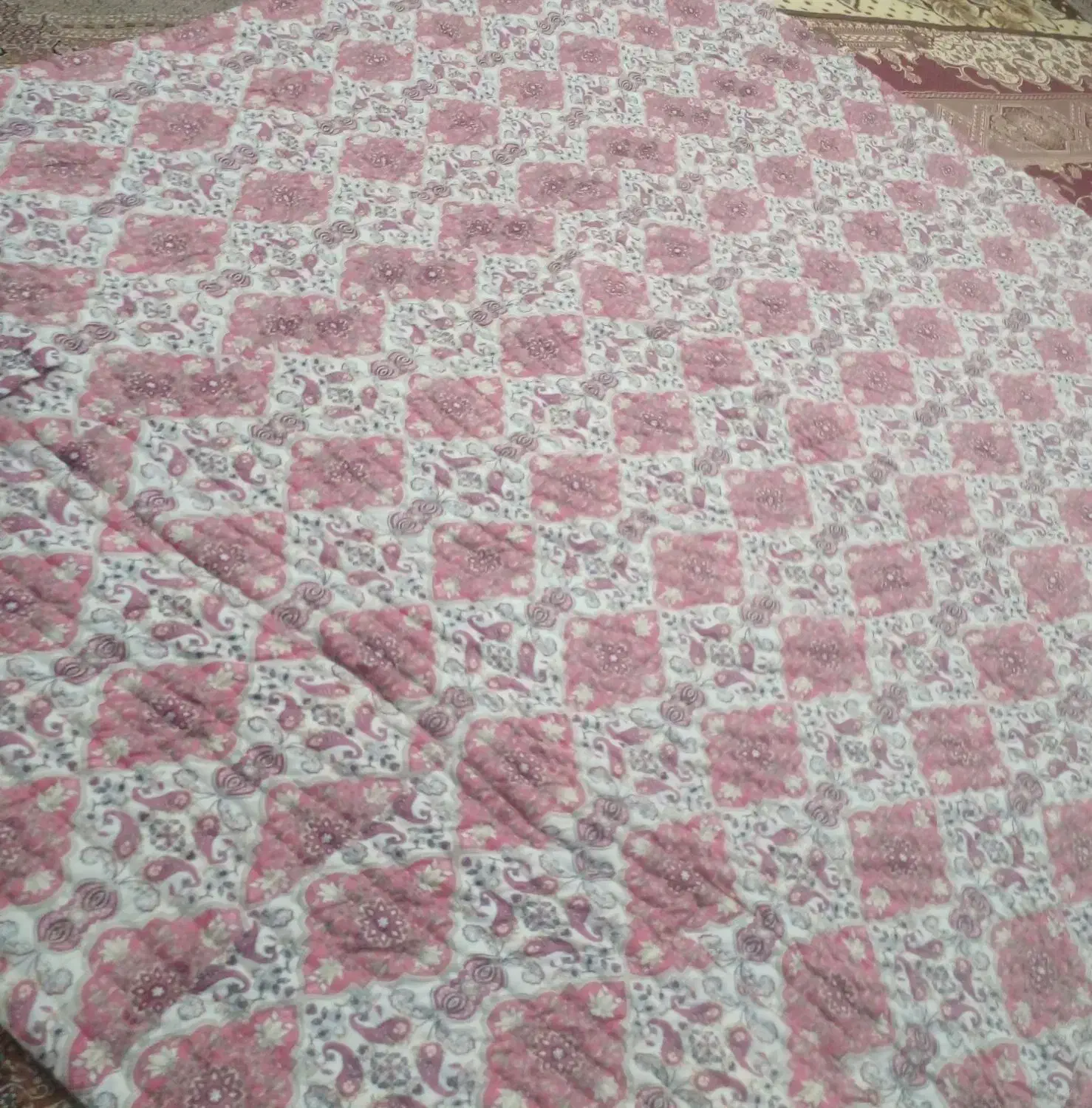 کرسی برا  شب یلدا|رختخواب، بالش، پتو|تبریز, |دیوار