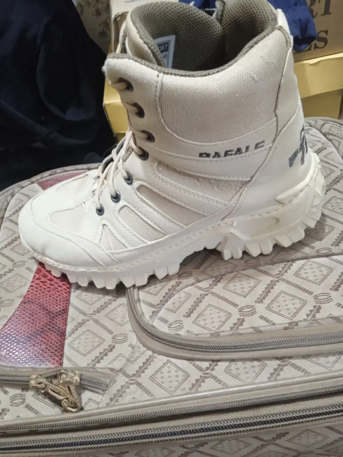 نیم پوتین رافائل|کیف، کفش، کمربند|زابل, |دیوار