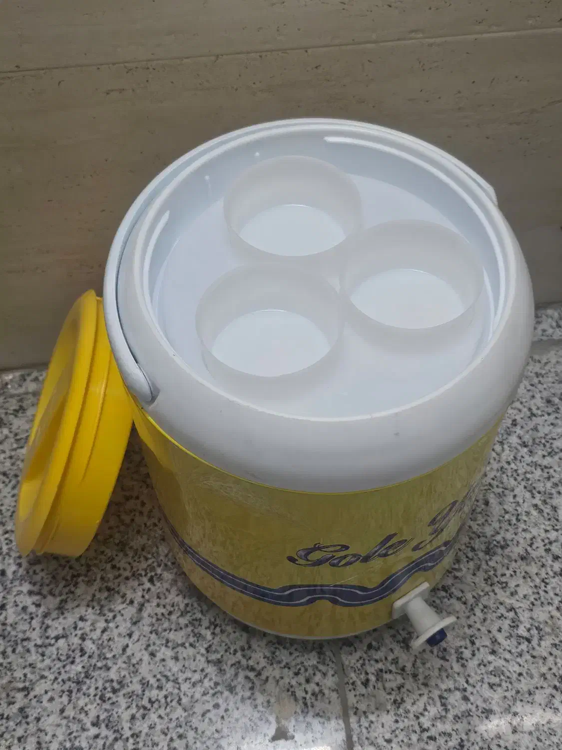 کلمن آب بزرگ وکلمن آب کوچک|ظروف نگهدارنده، پلاستیکی، یکبارمصرف|اصفهان, ملکشهر|دیوار