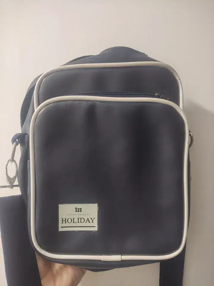 کیف دوشی برند holiday  تعطیلات|کیف، کفش، کمربند|میانه, |دیوار