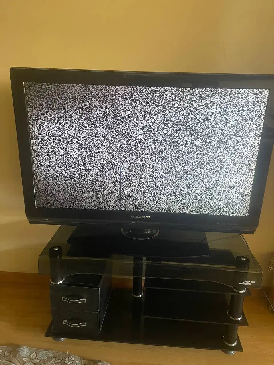 تلویزیون دوو LCD ۴۶ اینج با میز و دیجیتال|تلویزیون و پروژکتور|ارومیه, |دیوار