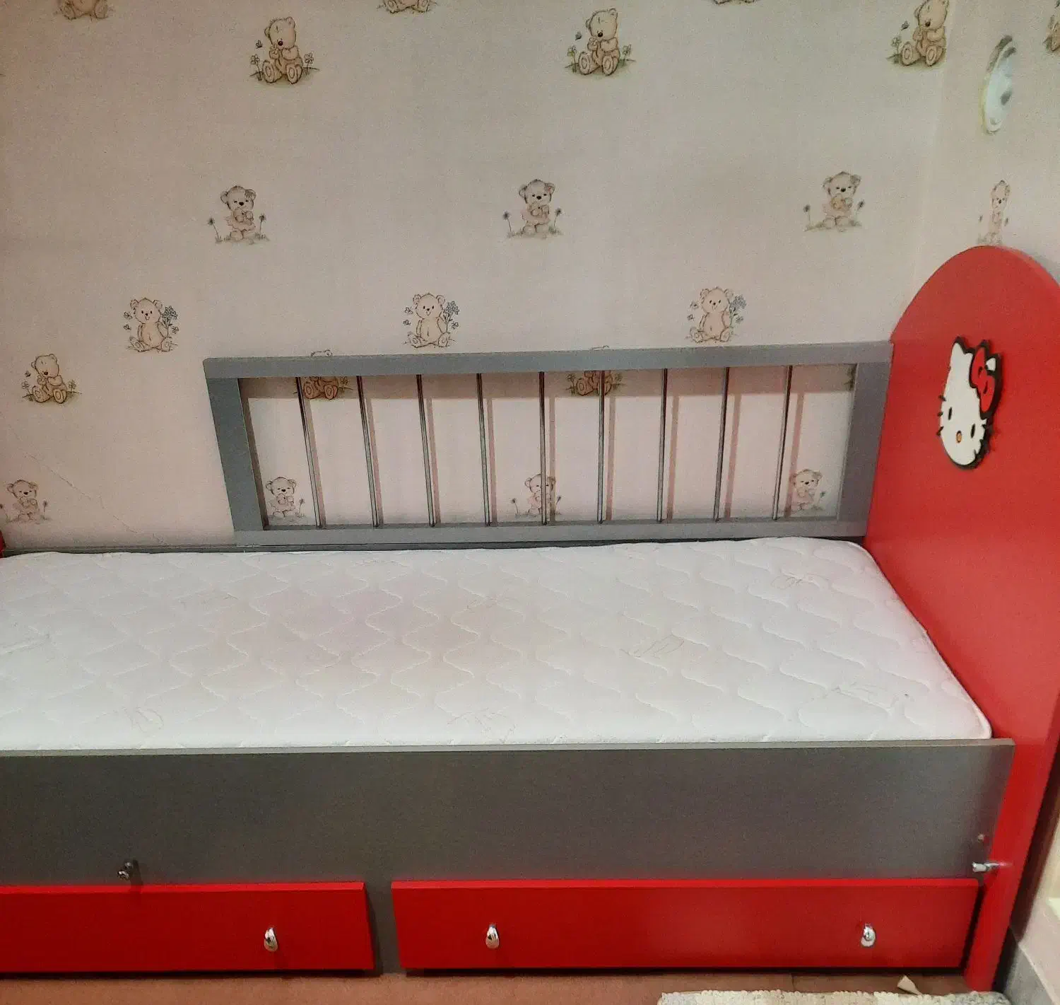 تخت،کمد،ویترین،فرش،پرده|تخت و سرویس خواب|قزوین, |دیوار