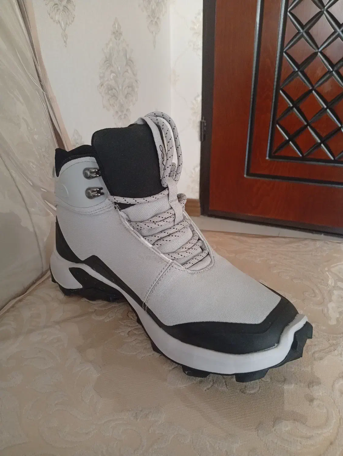 کفش کوهنوردی و رانینگ نو|کیف، کفش، کمربند|همدان, |دیوار