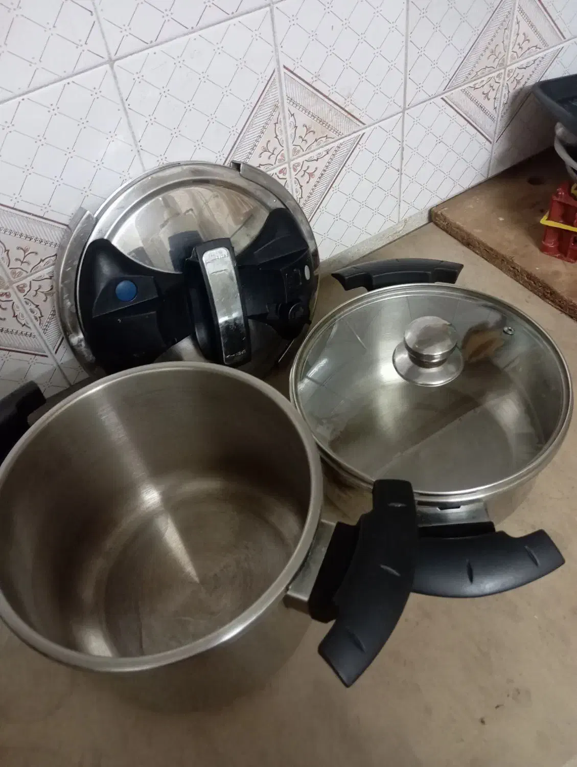 زودپز|ظروف پخت‌وپز|قم, چهار مردان|دیوار