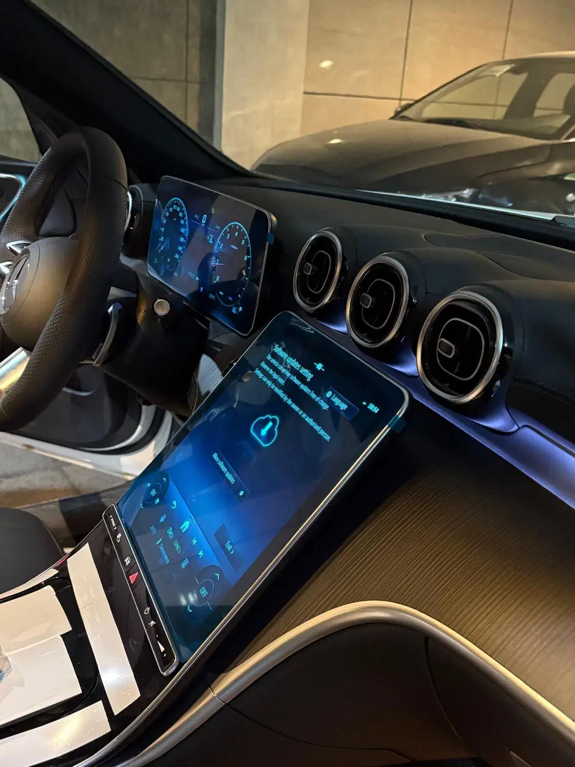 مرسدس بنز C200 لانگ 2025 و معاوضه با ملک|خودرو سواری و وانت|شیراز, تاچارا|دیوار