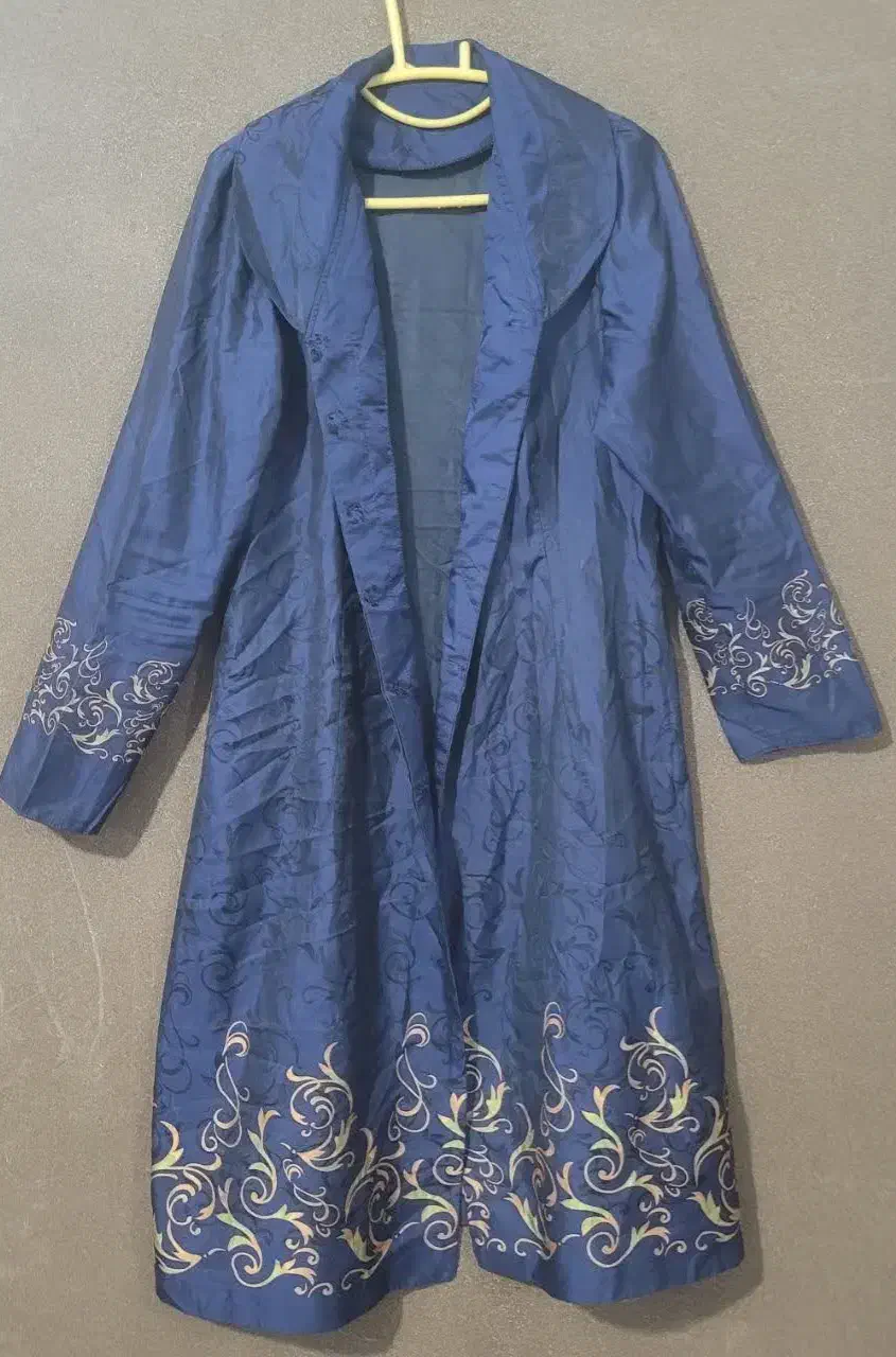 چند عدد مانتو هر کدوم ۱۵۰ تومن|لباس|محمدشهر, محمدشهر|دیوار