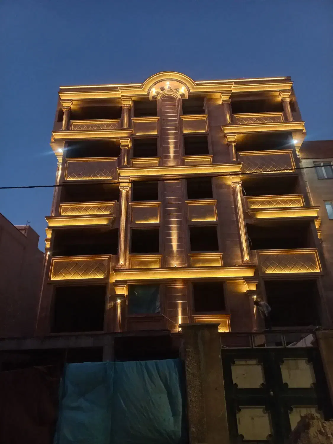 نیرو ساده و نیمه ماهر جهت برقکاری ساختمان|استخدام معماری، عمران و ساختمانی|فردیس, فردیس|دیوار