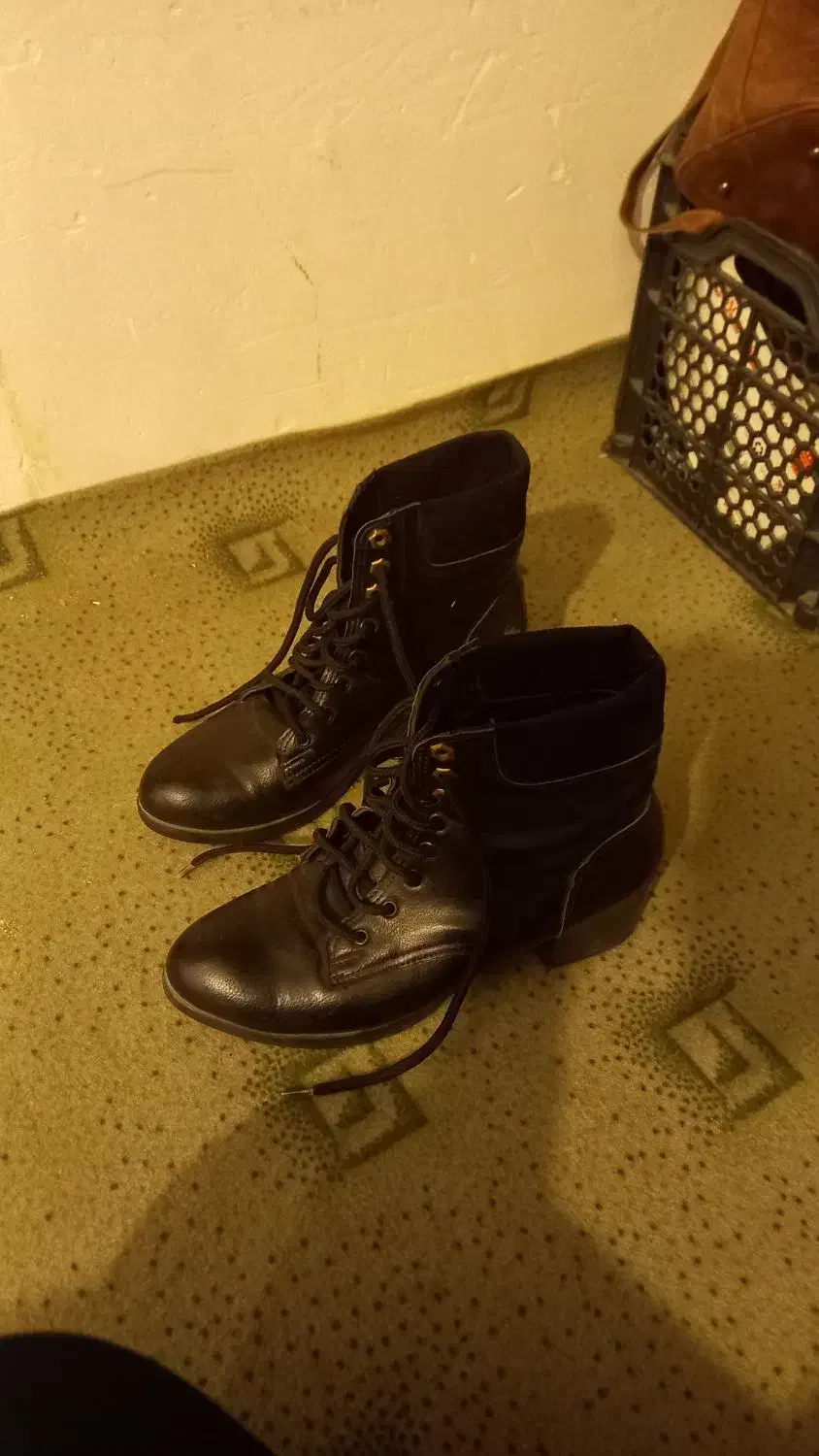 نیم بوت نو|کیف، کفش، کمربند|مرودشت, بیست متری بیمارستان|دیوار