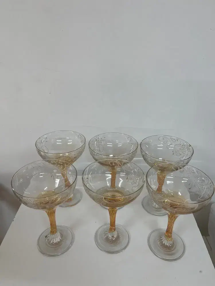 بستنی خوری|ظروف سرو و پذیرایی|رشت, گلسار|دیوار