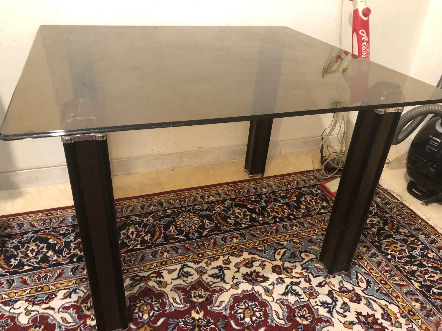 میز غذا خوری ۴ نفره|میز و صندلی غذاخوری|اصفهان, باغ دریاچه|دیوار