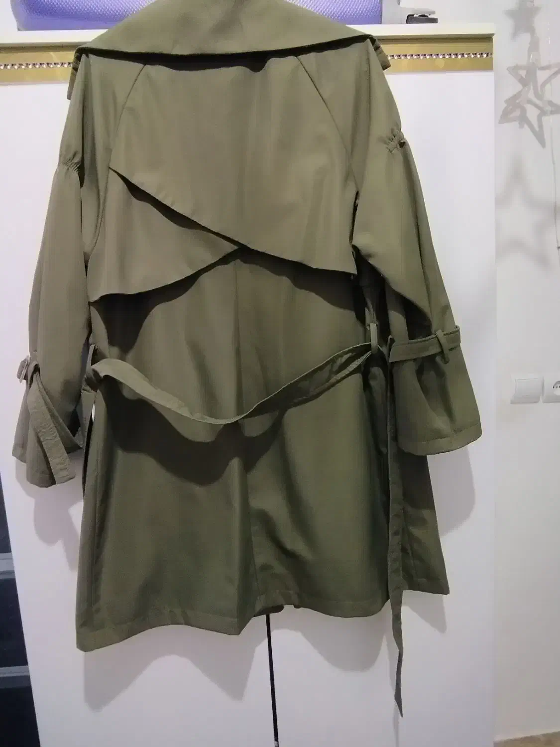 بارونی وشال مجلسی|لباس|رباط‌کریم, نصیرشهر|دیوار