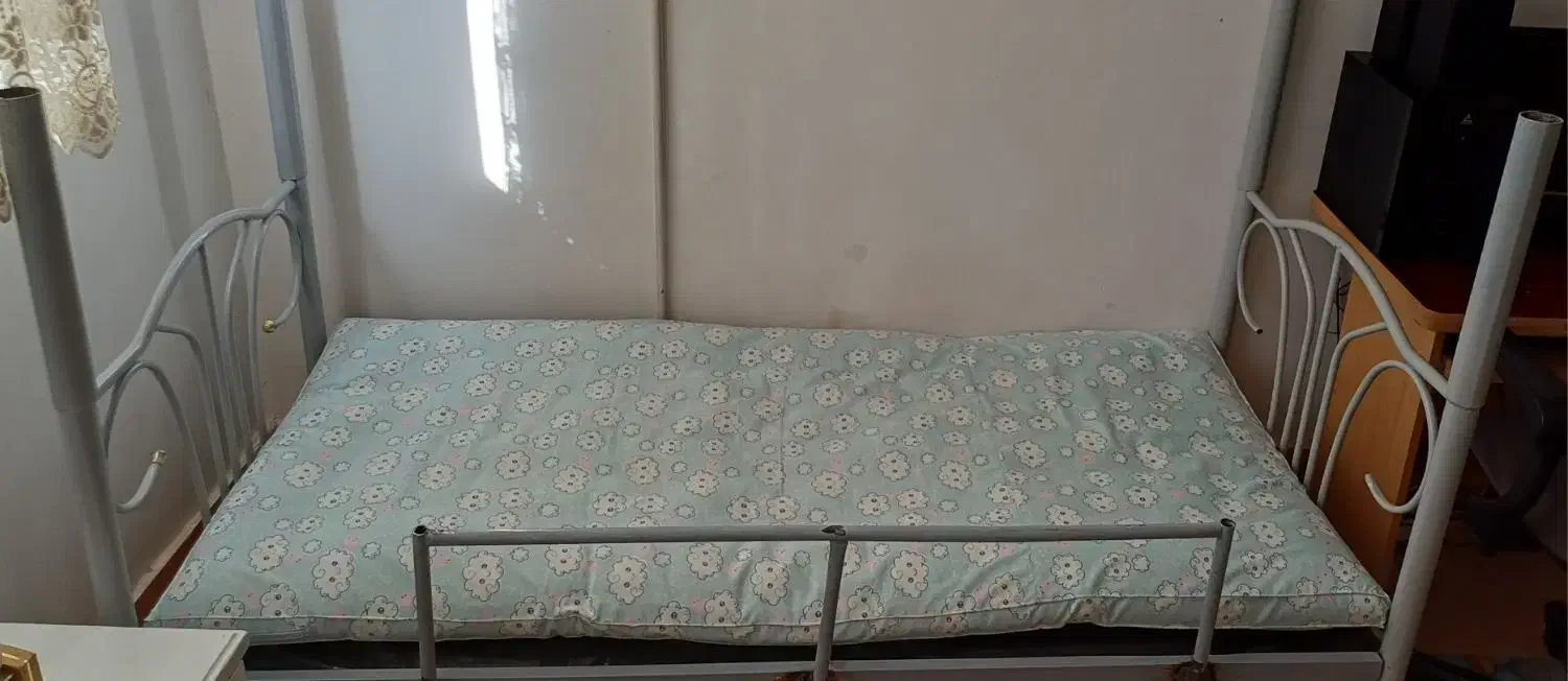 دو عدد تخت همراه خوشخواب|تخت و سرویس خواب|کاشمر, |دیوار