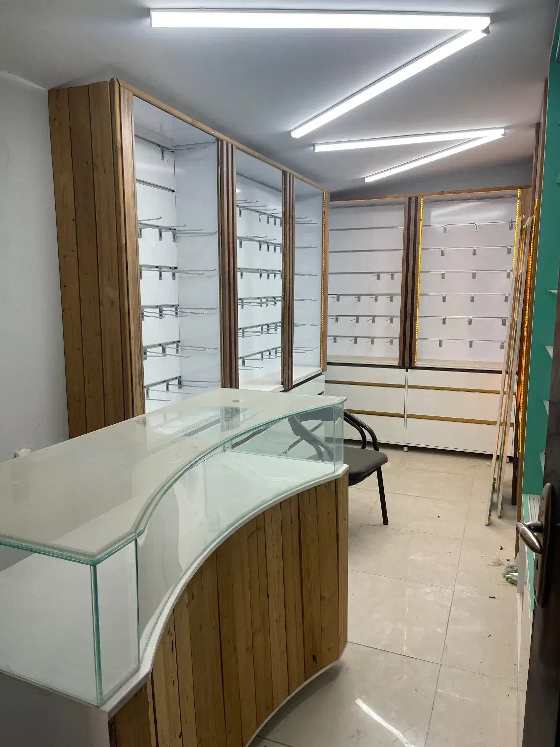 اجاره اتاق در سالن آرایشگاه|اجارهٔ مغازه و غرفه|تهران, سازمان برنامه جنوبی|دیوار