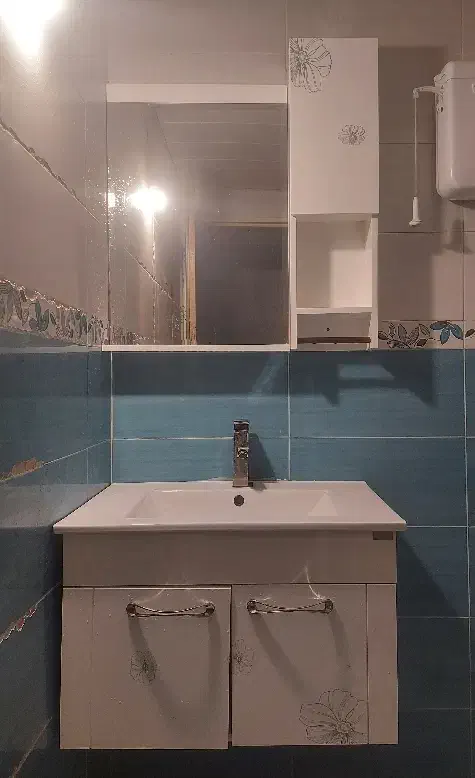 ست روشویی و آیینه باکس pvc، ضد آب، در حد نو|لوازم سرویس بهداشتی|تهران, اوقاف|دیوار