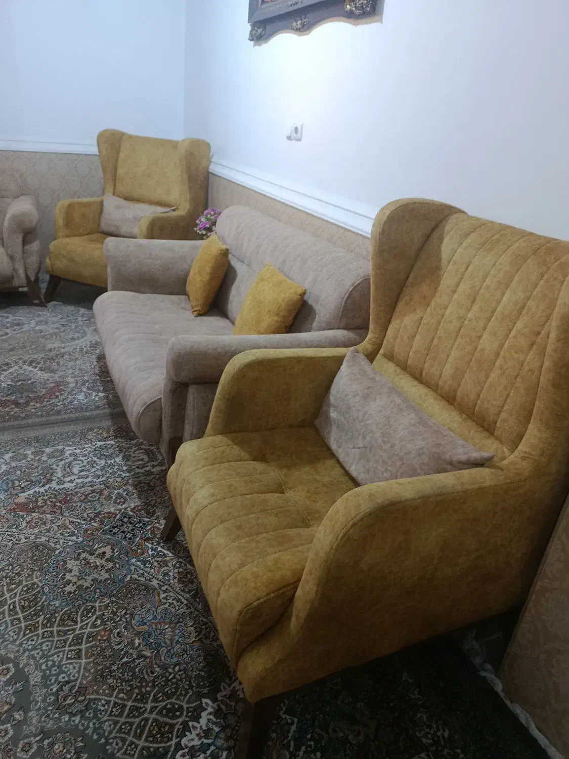 یک دست مبل هفت نفره همراه با میز وعسلی|مبلمان خانگی و میز عسلی|بندر گناوه, |دیوار