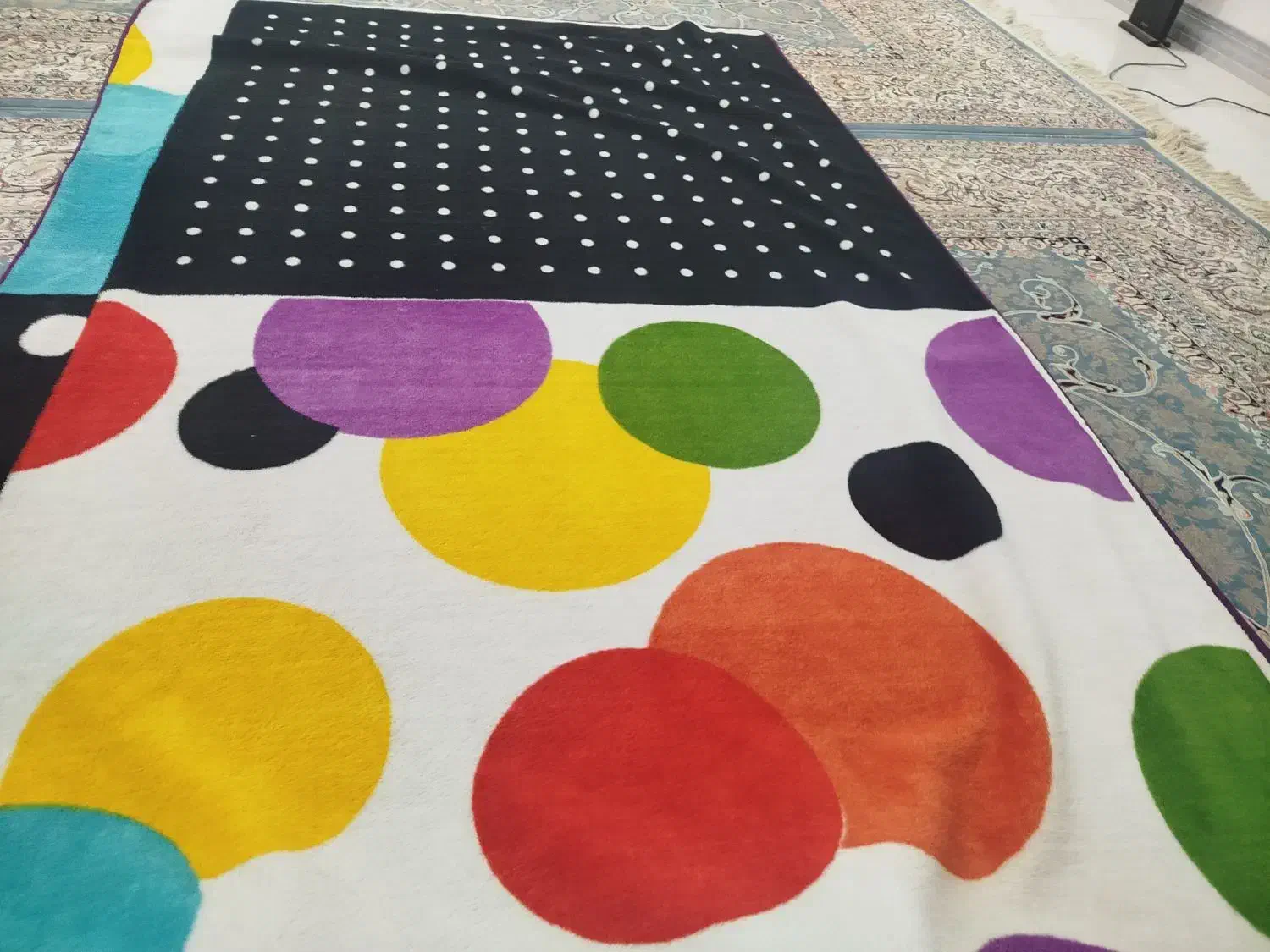 دو عدد پتوی گلبافت دونفر ویک نفر در حد نو تمیز|رختخواب، بالش، پتو|شهرکرد, |دیوار