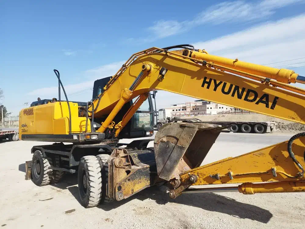 اجاره بیل لاستیکی بزرگ چکش و پاکت|خدمات حمل و نقل|زرقان, |دیوار