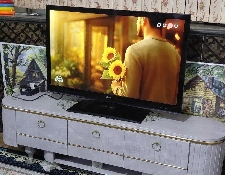 ۴۲ ال جی|تلویزیون و پروژکتور|نورآباد, |دیوار