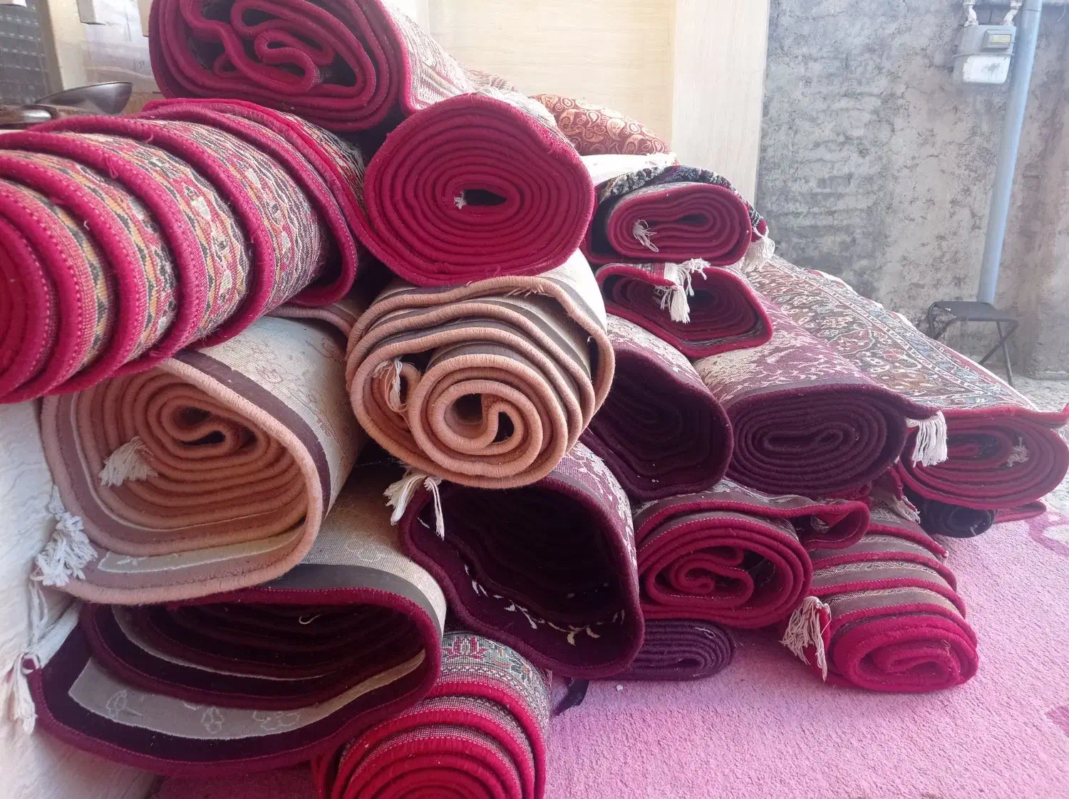 تعدادی فرش دسته دوم|فرش|علی‌آباد کتول, |دیوار