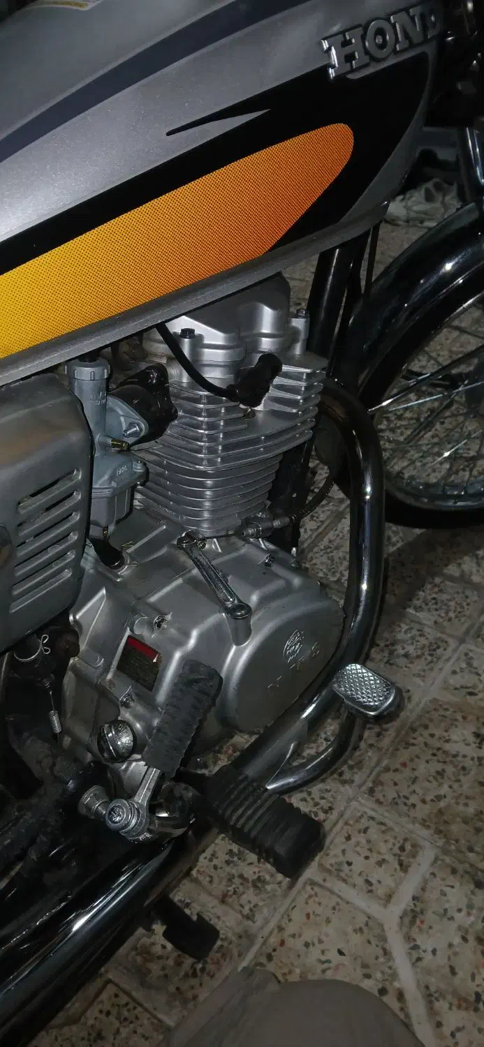 هندا ۱۲۵ پرواز ۱۴۰۰|موتورسیکلت|ری, شهادت|دیوار