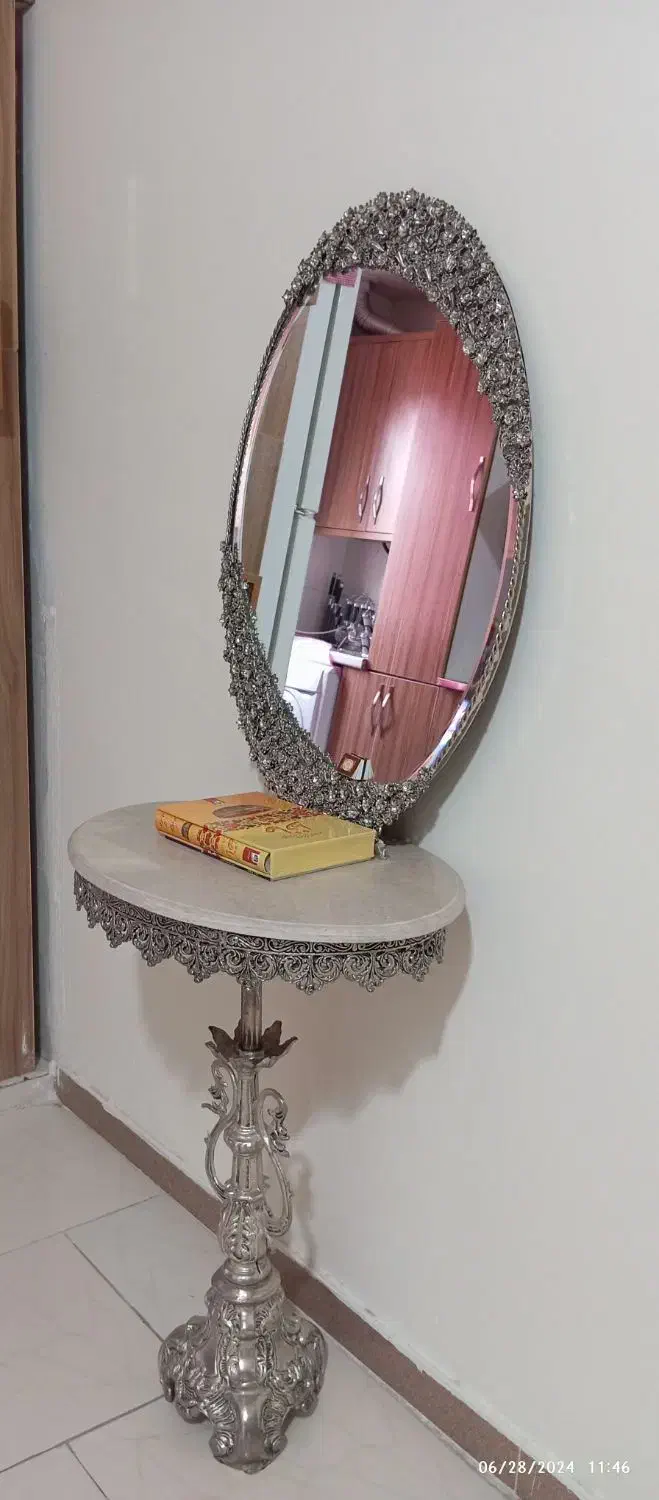 ایینه|آینه|شهریار, شهریار|دیوار