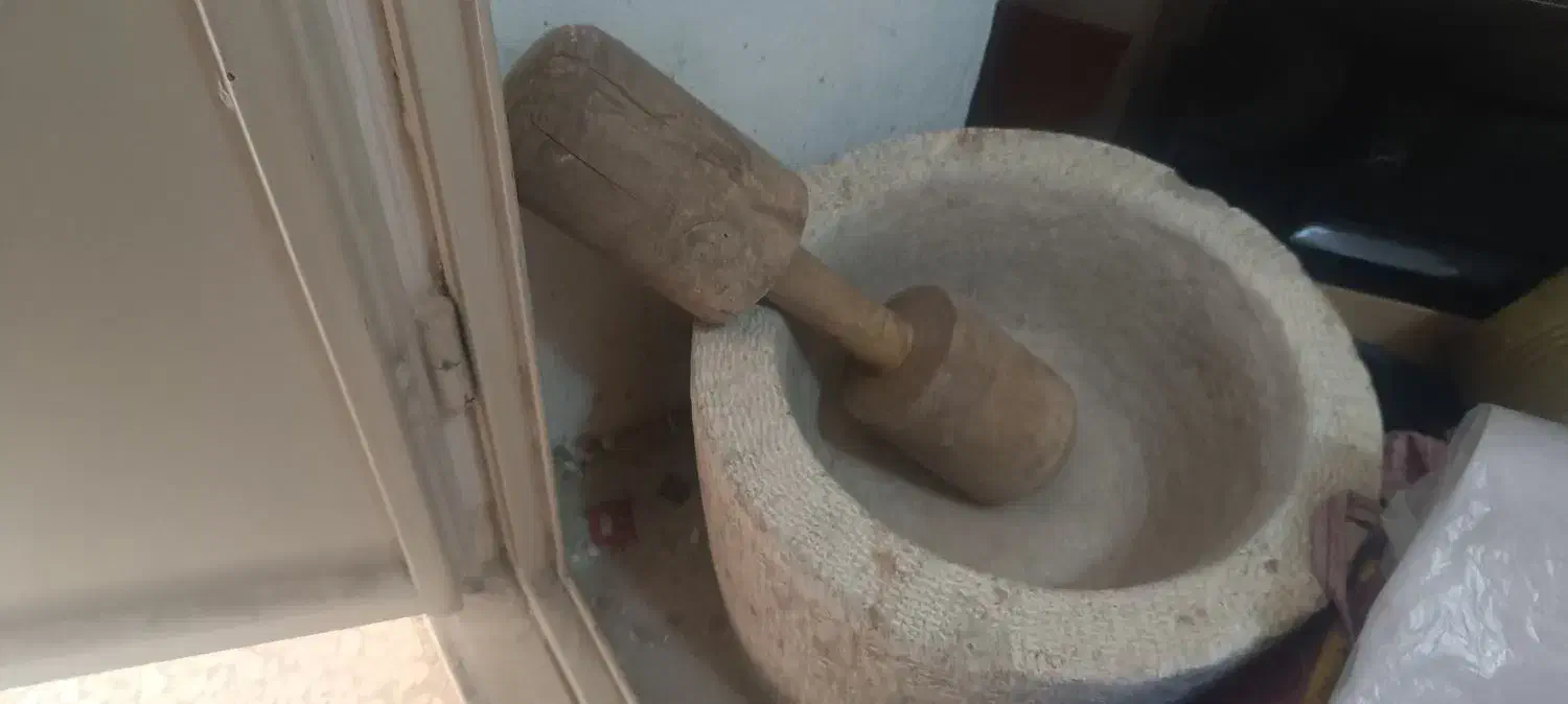 یانه با هاونگ با دسته|کلکسیون اشیاء عتیقه|اصفهان, عسگریه|دیوار