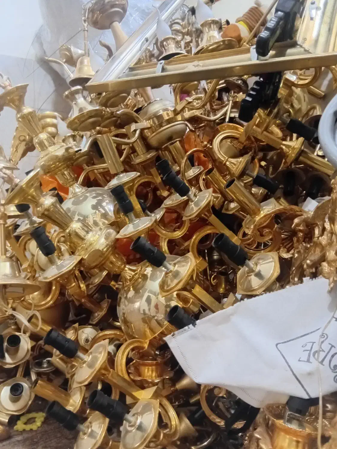 مرکزفروش و خرید تمامی لوستر های فلزی طلایی و برنج|لوستر و چراغ آویز|تهران, افسریه شمالی|دیوار