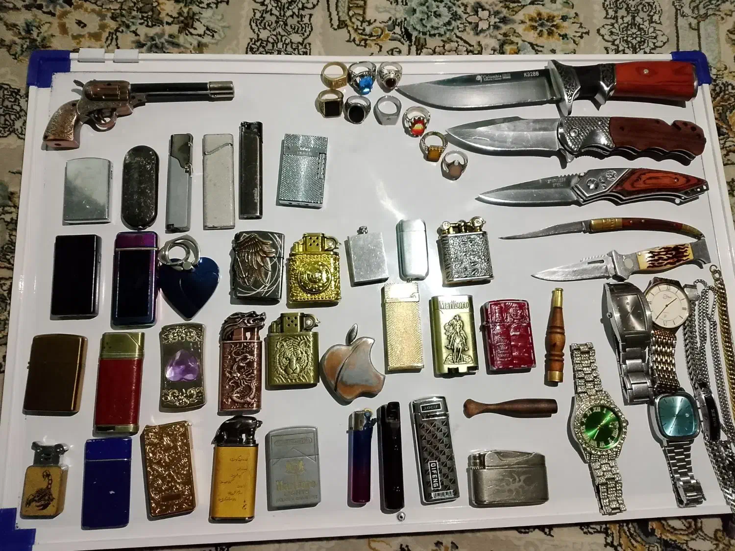 تعدادی وسیله کلکسیونی|کلکسیون اشیاء عتیقه|نهاوند, |دیوار