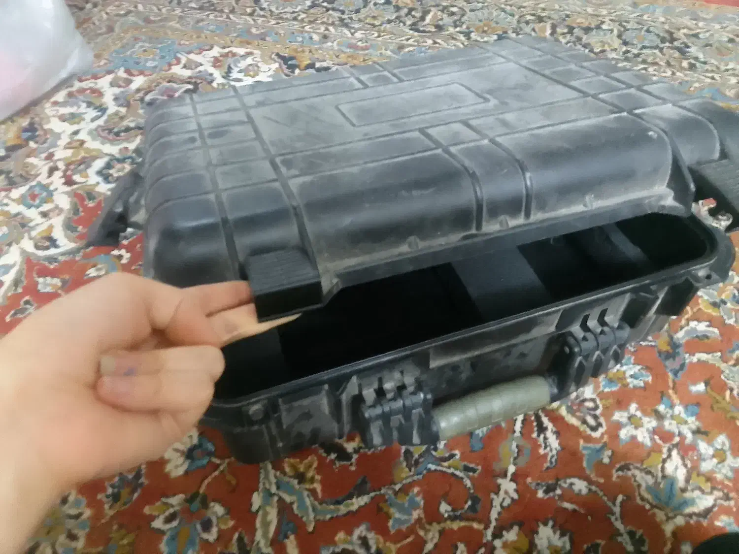 چمدون برای حمل بار و عکاسی برای تولید محتوا|کیف، کفش، کمربند|بابل, |دیوار