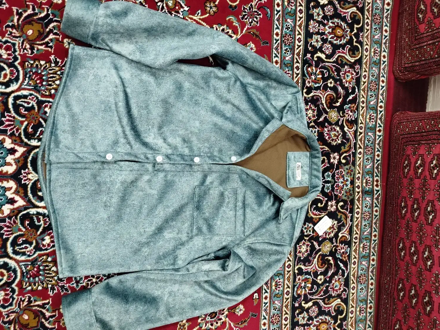 کاپشن، کتونی، بامبر، پیراهن پشمی|کیف، کفش، کمربند|کبودرآهنگ, |دیوار