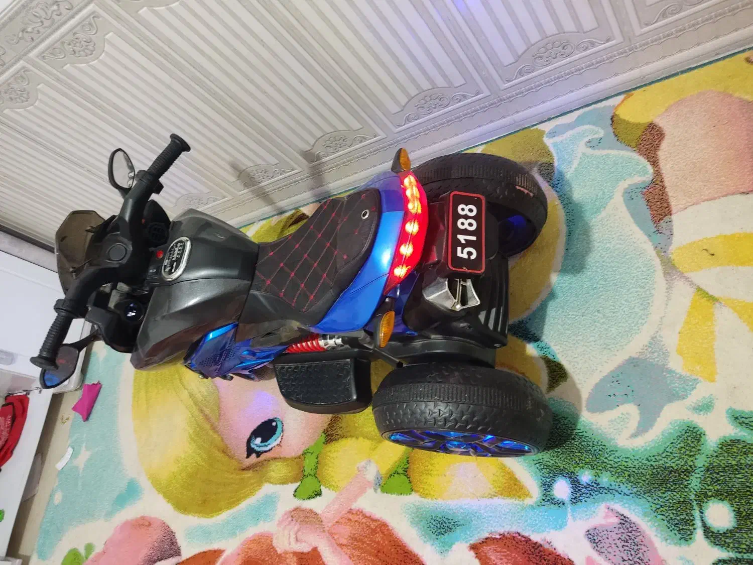 «موتور شارژی بچهگانه، باطری سالم،|اسباببازی بچه|آباده, |دیوار