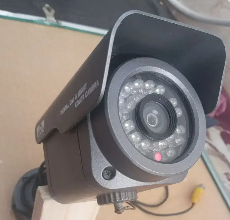 یکعدددوربین مداربسته.مادونقرمز.|دوربین مداربسته|بروجرد, |دیوار