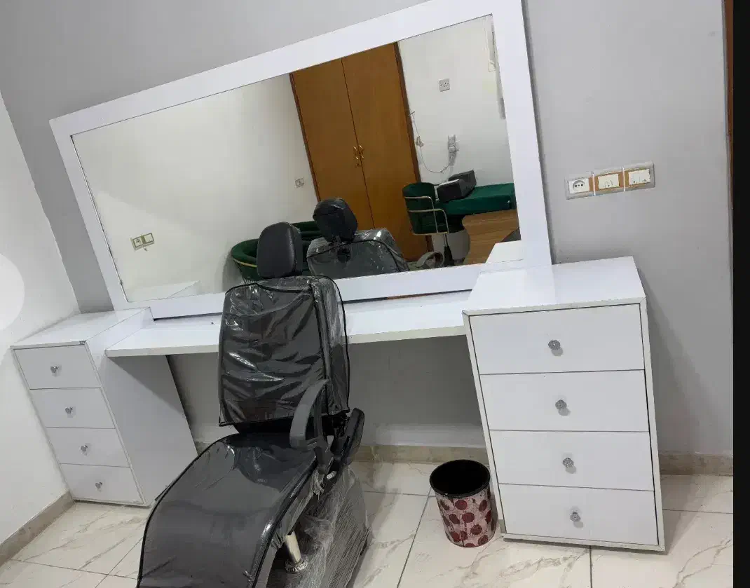 میزمیکاپ|آرایشگاه و سالن‌های زیبایی|دزفول, |دیوار