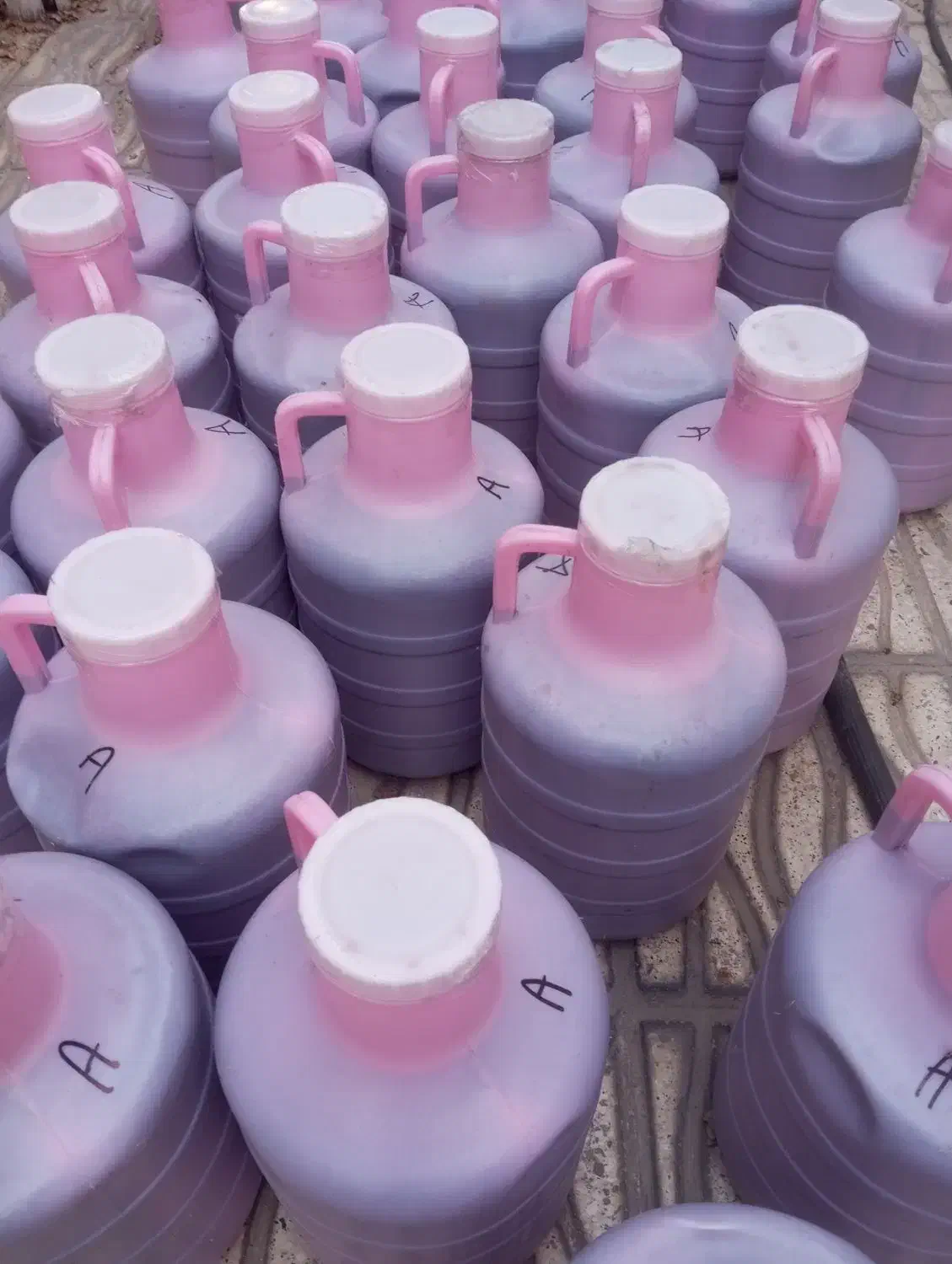 شیره انگور غلیظ دبه ۲۰لیتری۱۸۵۰۰۰۰|خوردنی و آشامیدنی|رباطکریم, حکیم آباد|دیوار