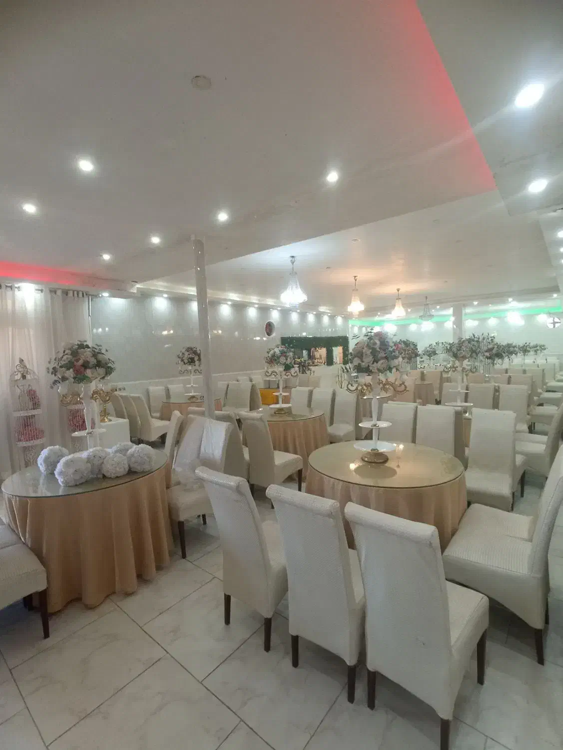 سالن عقد و نامزدی|خدمات پذیرایی، مراسم|چهارباغ, |دیوار