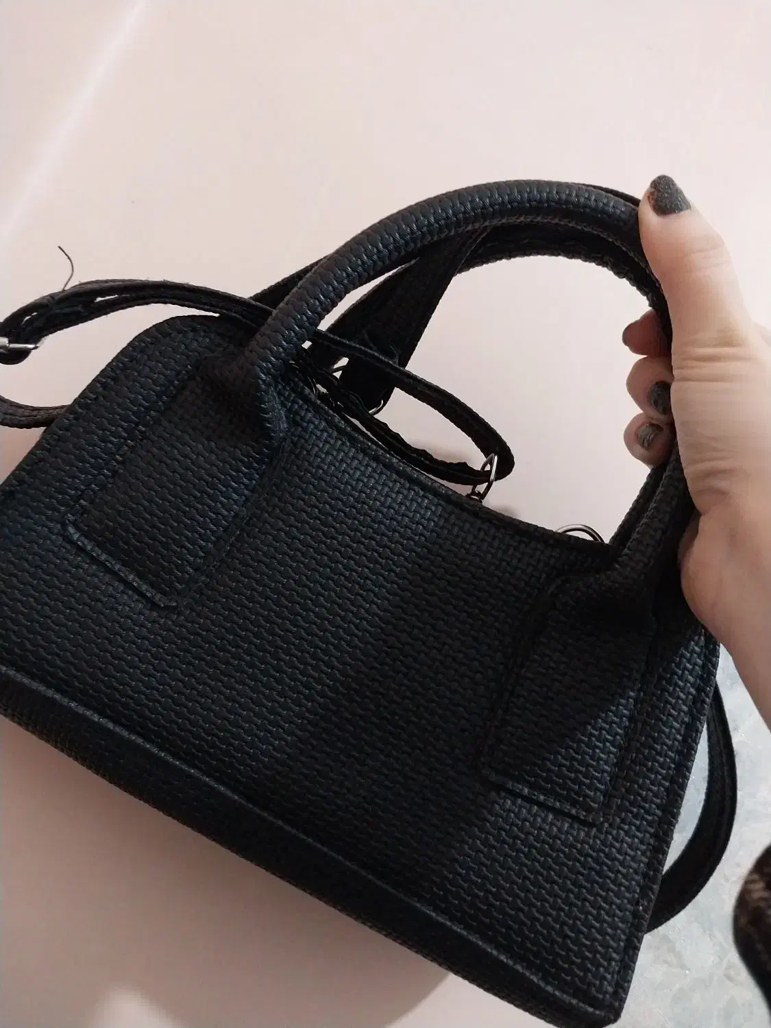 کیف دوشی|کیف، کفش، کمربند|رشت, استقامت ۱|دیوار