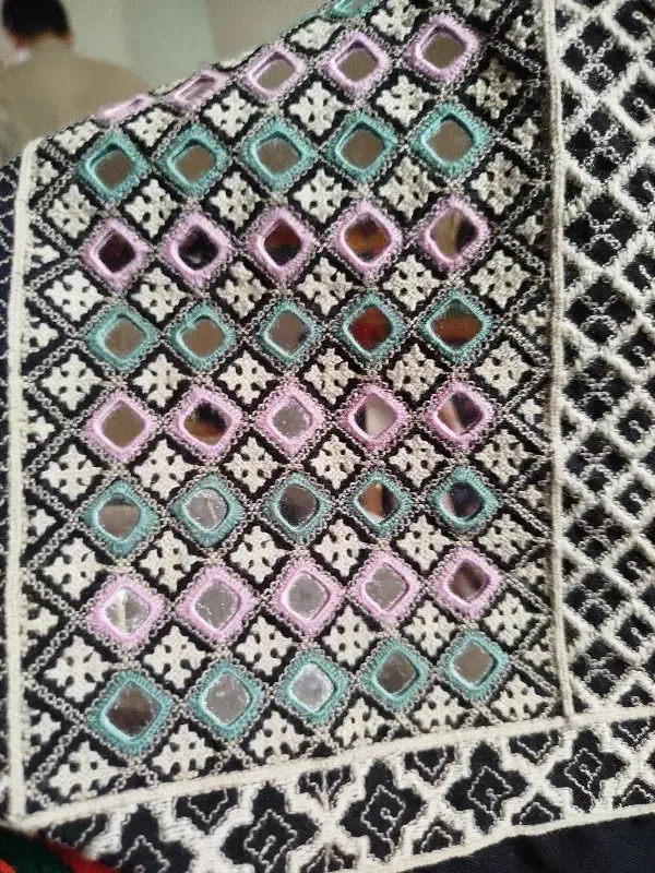 دوزنده لباس بلوچی|لباس|بندرعباس, |دیوار