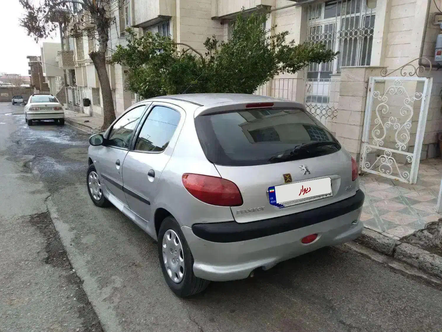 پژو ۲۰۶. یک تیکه رنگ بدون افتاب سوختگی تمیز کم کار|خودرو سواری و وانت|ارومیه, |دیوار