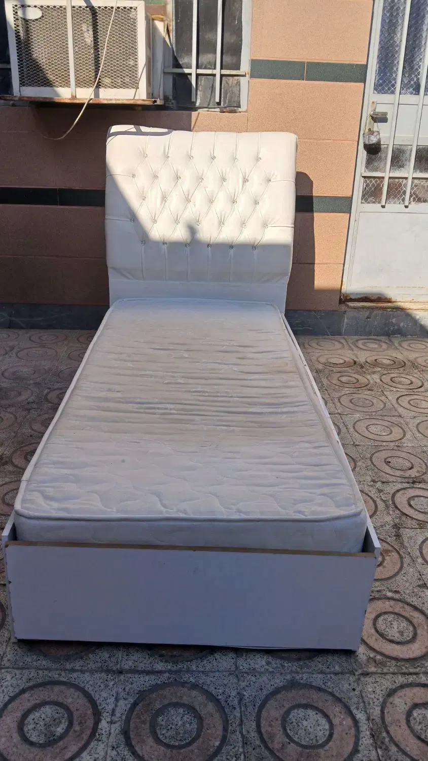 تشک دونفره تمیز ودوعدد تخت ی نفر در رامشیر|تشک تختخواب|رامشیر, |دیوار