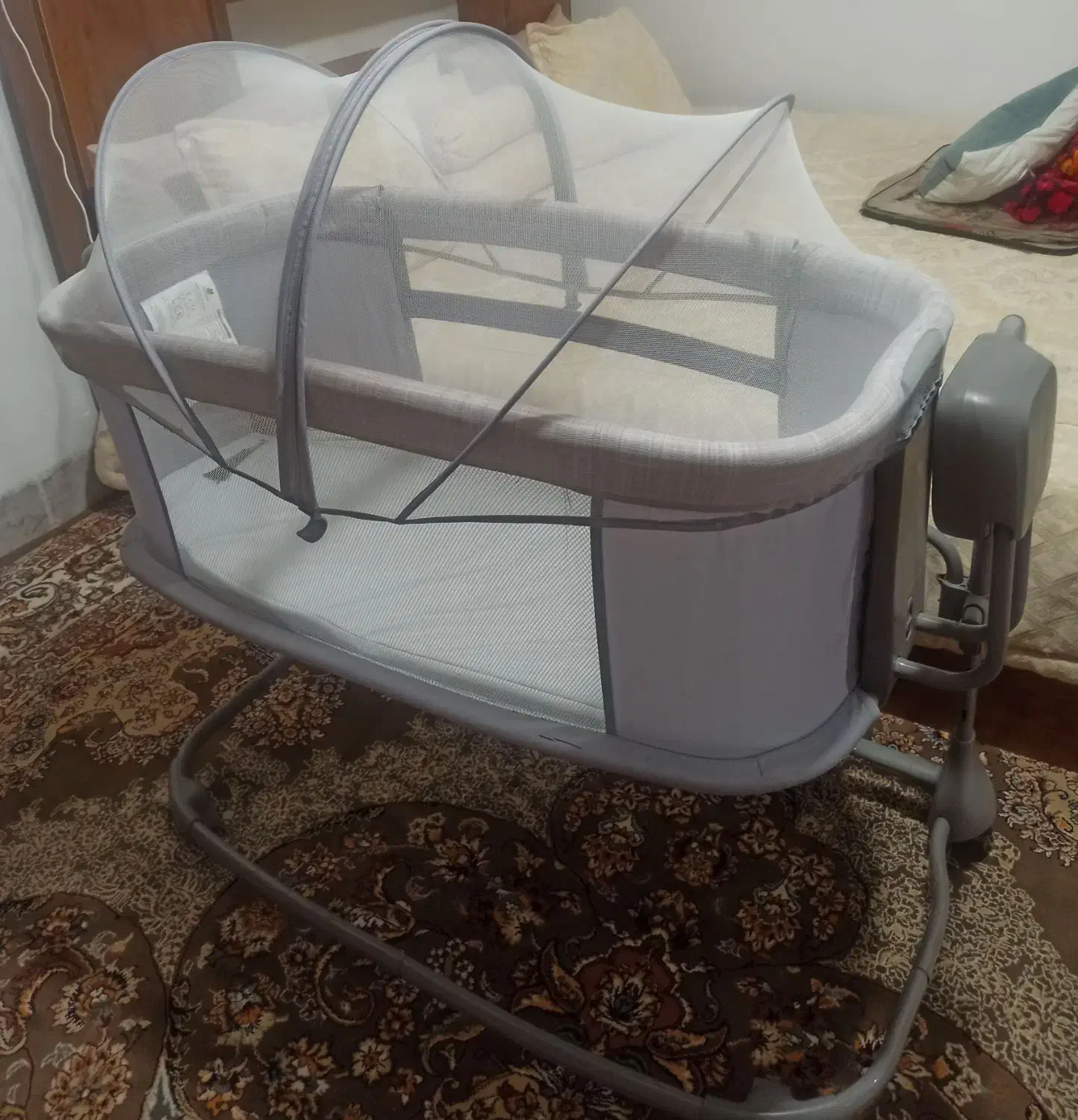 گهواره کنار تخت مادر برقی ماستلا|تخت و صندلی بچه|خرمآباد, |دیوار